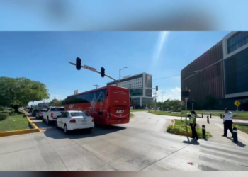 Apagón en Cancún deja semáforos sin funcionar y caos vial