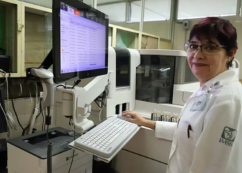 Trabajadores del IMSS aprueban aumento salarial de 8.1% y mejora pensiones