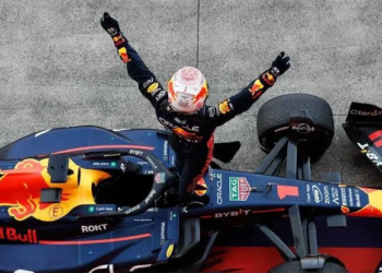 Verstappen logra su victoria 67 en la F1 y se consagra en el GP de Azerbaiyán
