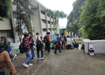 Desalojan Facultad de Ciencias Políticas ante amenaza de bomba