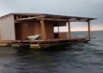 “El Atracadero” reaparece flotando tras recorrer más de 200 km arrastrado por inundaciones en Veracruz