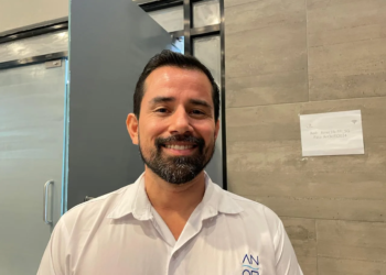 Publicidad flotante genera preocupación por posible contaminación visual en la Laguna Nichupté