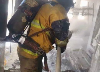 Activan protocolos por incendio en Puerto Cancún y en hotel abandonado