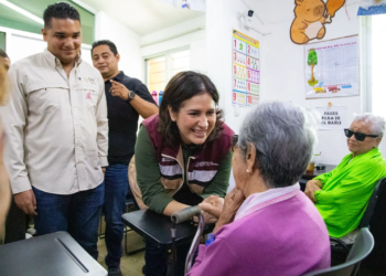 Estefanía Mercado impulsa un Playa del Carmen más incluyente, con la entrega de auxiliares auditivos