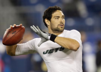 Apuñalan a exquarterback de la NFL