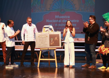 Cancún vibra con cultura: Ana Paty Peralta celebra el cierre de “Pato Schnauzer” y anuncia la Muestra Nacional de Teatro 2025