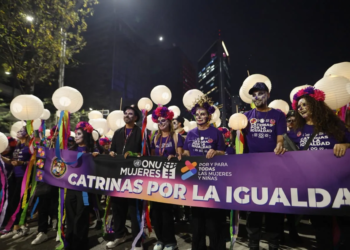 “Catrinas por la Igualdad”: ONU Mujeres llena de arte, tradición y activismo el corazón de la CDMX