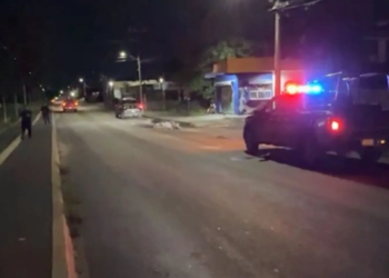 Automovilista arrolló a presuntos pistoleros tras ataque armado en la Sm. 228