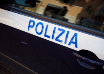 Hombre disfrazado de su madre muerta es detenido tras intentar cobrar su pensión en Italia