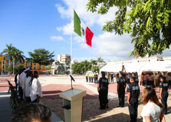 Playa del Carmen rinde homenaje a la Armada de México con emotiva ceremonia cívica