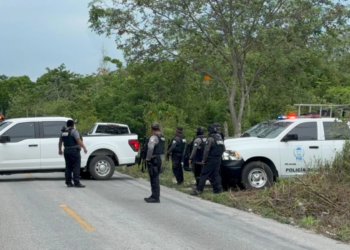 Localizan los cuerpos de dos hombres en un vehículo abandonado