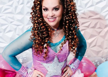 Tatiana conquista los antros con un show nostálgico para sus “niños de los 90”