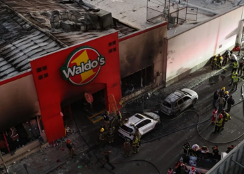 Incendio en tienda Waldo’s deja al menos 22 muertos en Hermosillo