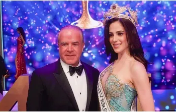 Raúl Rocha Cantú, copropietario de Miss Universo, defiende licitación de Pemex y desvincula contrato de triunfo de Fátima Bosch