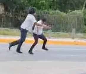 IMOVEQROO suspende por 30 días a operadores de taxi por riña violenta en la carretera 307