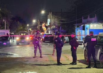 Acribillan a una pareja en Los Corales, intentaron refugiarse en una tienda de abarrotes