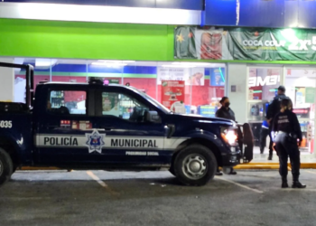 Sujetos alcoholizados disparan contra GoMart en la supermanzana 234