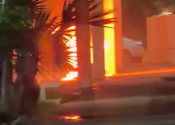 Incendio en Misión del Carmen genera alarma durante la noche de Navidad