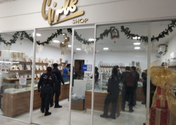 Asaltan con violencia joyería de plaza Galerías