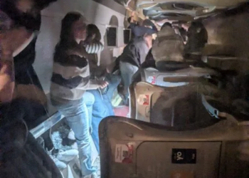 Trenes de alta velocidad descarrilan en España: Más de una veintena de muertos