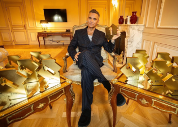 Robbie Williams supera a The Beatles en una carrera récord a más discos número uno