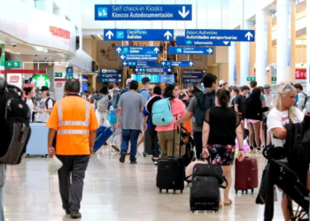 Continúan afectaciones en el Aeropuerto Internacional de Cancún por nevada en Norteamérica