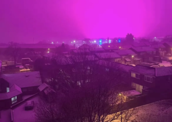 Cielo rosa en Birmingham: ni aurora boreal ni milagro, era el césped del estadio