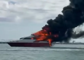 Se incendia yate en Progreso