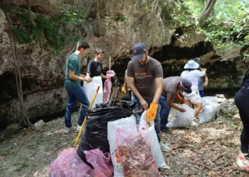 Limpieza y rescate de cenotes para erradicar basureros clandestinos