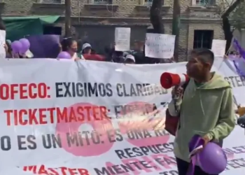 Fans de BTS protestan frente a Profeco por venta de boletos de Ticketmaster; exigen justicia y transparencia