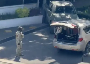 Carrozas fúnebres trasladan cuerpo de “El Mencho” tras entrega de FGR a sus familiares