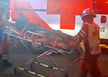 Vecinos de SacBe someten a golpes a presuntos asaltantes