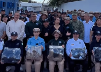 Ana Paty Peralta entrega nuevos uniformes y refuerza la transformación policial en Cancún