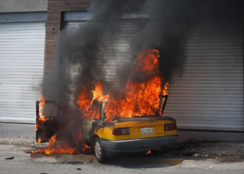 Cierre de carreteras deja varado a miles de personas 1 Cierre de carreteras deja varado a miles de personas