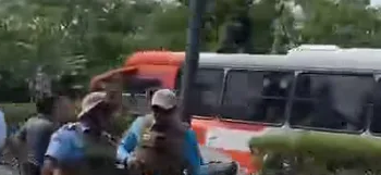 Se estampa contra motociclista en el bulevar Kukulcán 2 Se estampa contra motociclista en el bulevar Kukulcán