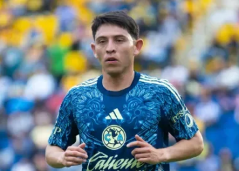 América cae ante Chivas y la afición apunta a Alexis Gutiérrez tras el Clásico Nacional