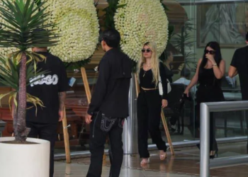 Sepultan a "El Mencho" en Zapopan con ataúd dorado y música de banda 2 Sepultan a “El Mencho” en Zapopan con ataúd dorado y música de banda