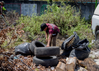 Vecinos denuncian a un indigente por invasión de un área verde en la Sm223 de Cancún