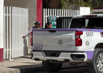 Señalan a maestro de secundaria por sostener un amorío con una alumna; sucedió en Cancún