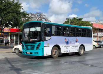 Más de 572 mil viajes diarios en un sistema de transporte público saturado en Cancún