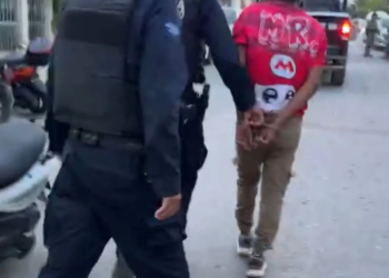 Golpea a su expareja en pleno tianguis