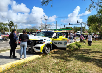 Aparatoso accidente de patrulla deja a un motociclista lesionado