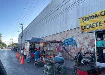 Despejan mototaxis en Tules, pero ambulantaje ocupan ahora la vía y mantiene el riesgo