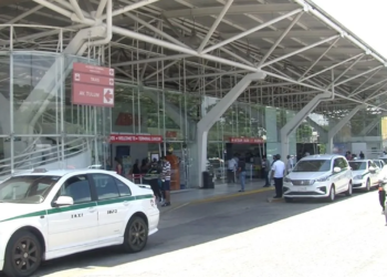 Caen “Anillo” y “La Comadre” por cobrar derecho de piso a taxistas en el ADO de Cancún 1 Caen “Anillo” y “La Comadre” por cobrar derecho de piso a taxistas en el ADO de Cancún