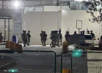 Operativo sorpresa en el Cereso: trasladan a reos de Cancún