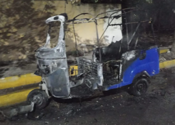 Guerra por pasaje termina en fuego: queman mototaxi y dejan amenaza 3 Guerra por pasaje termina en fuego: queman mototaxi y dejan amenaza