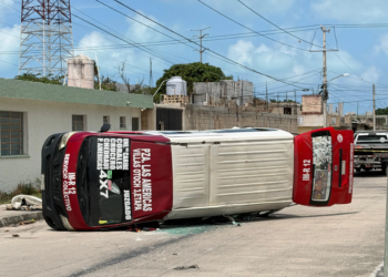 Aparatoso choque entre combis en Cancún deja 14 lesionados, varios de ellos menores
