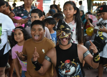 Lucha libre, risas y juguetes: así celebran a niñas y niños en Cancún con evento familiar en Prado Norte