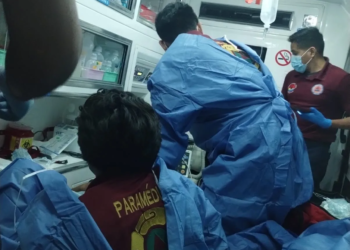 Paramédicos de Protección Civil Cancún atienden parto de emergencia durante traslado y salvan a madre y bebé