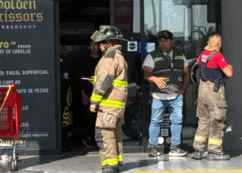 Fuego desata alarma en plaza comercial de Cancún